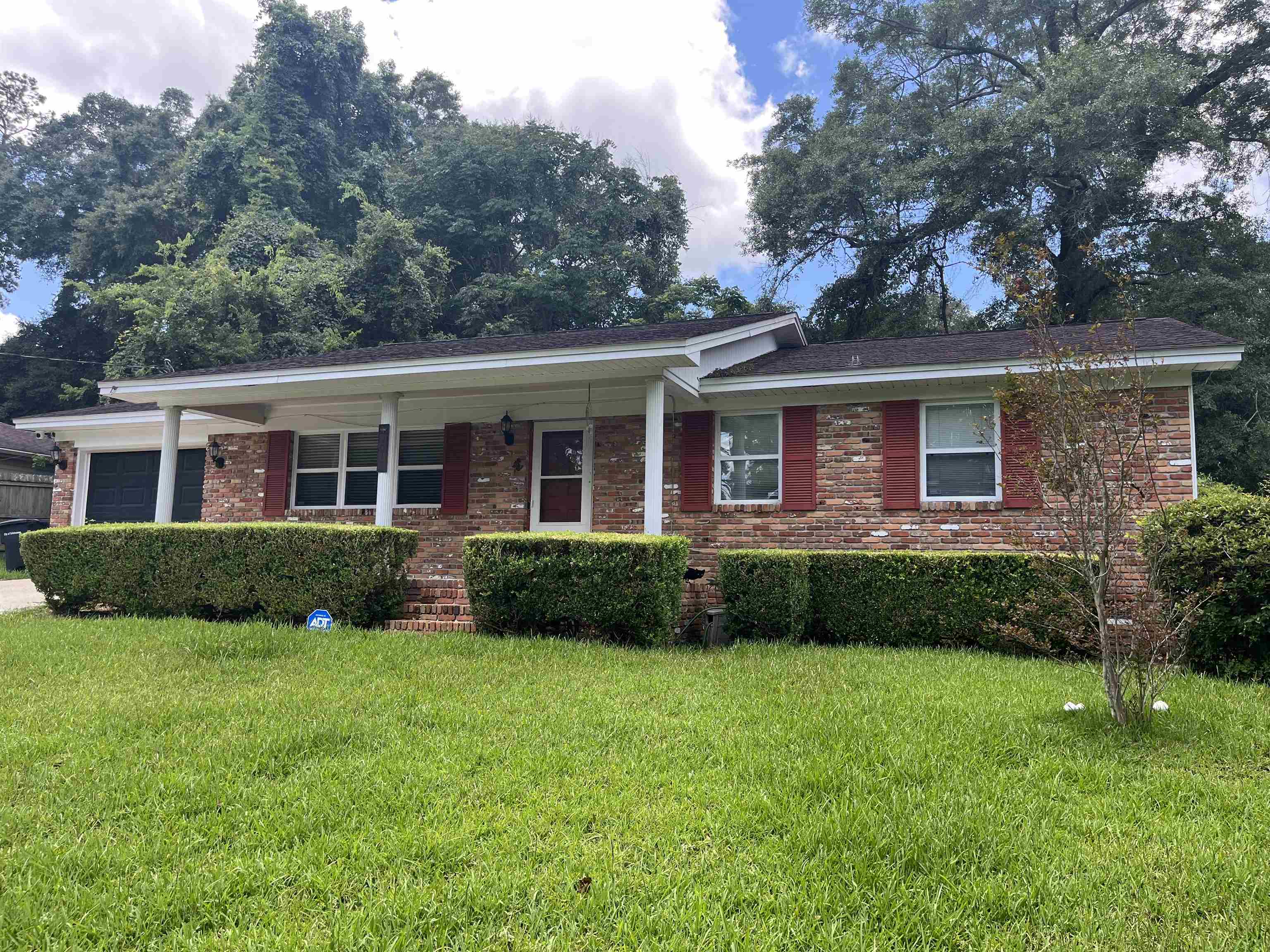 Property Photo: 2614 Mayfair Road FL 32303