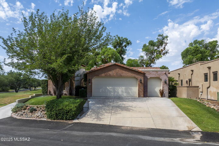 Property Photo:  98 Avenida De Otero  AZ 85646 