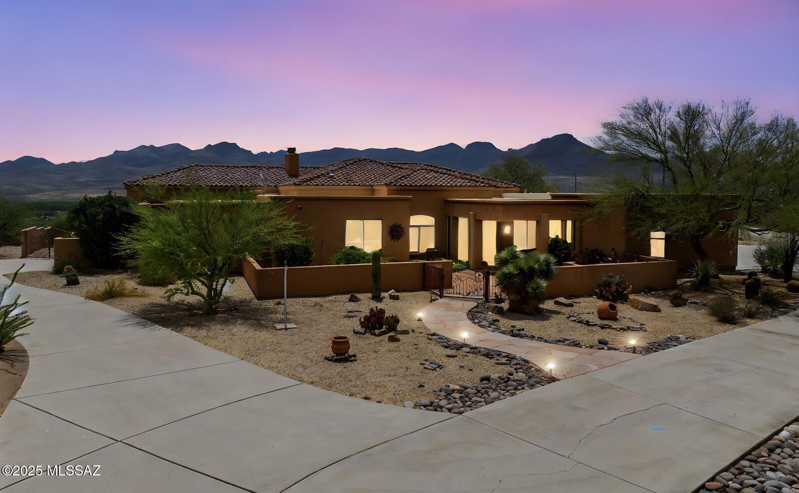 Property Photo:  38 Avenida De Las Naciones  AZ 85648 