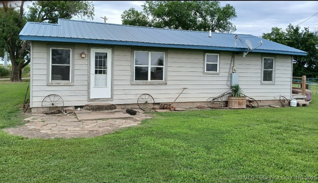 Property Photo: 419934 E 1100 OK 74426