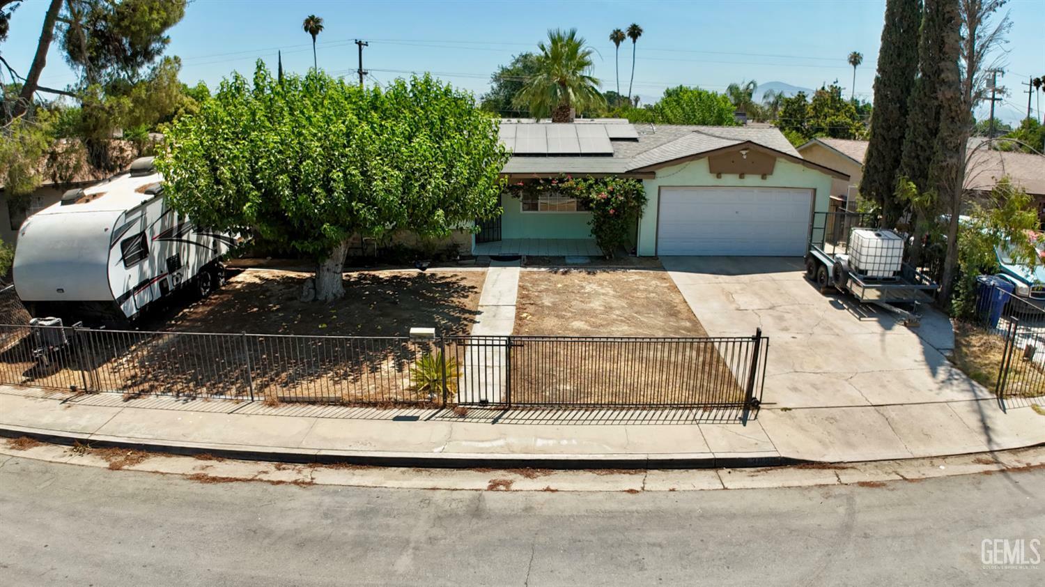 3820 Shenandoah Drive  Bakersfield CA 93304 photo