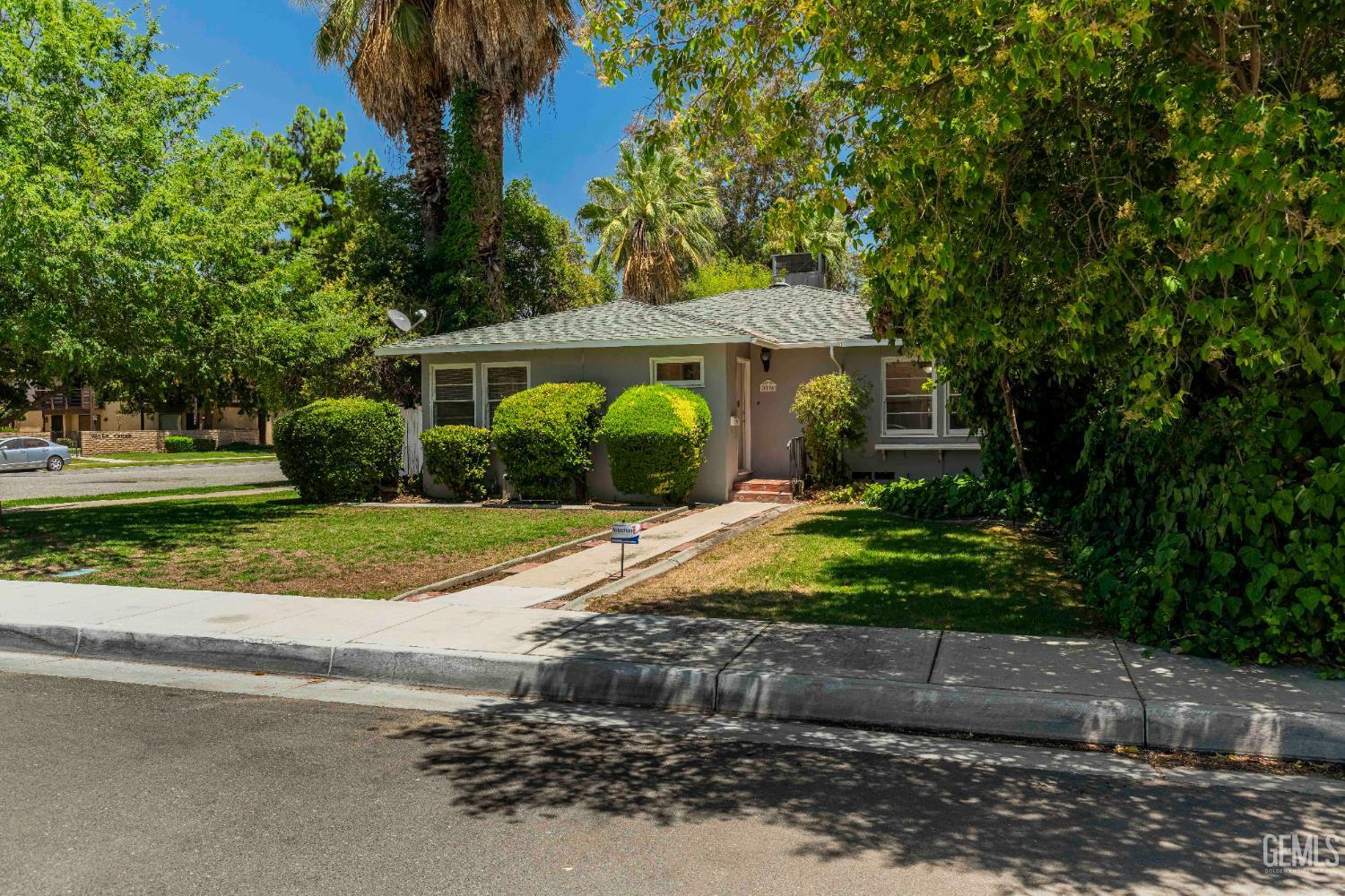 Property Photo: 1730 Olive Street CA 93301