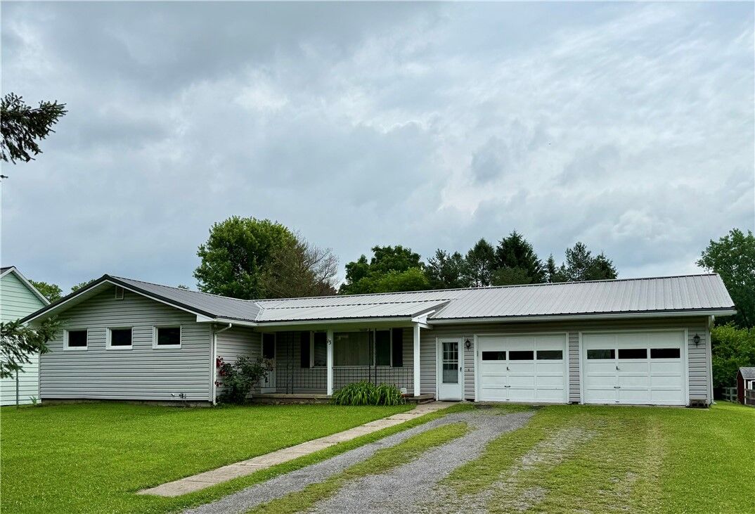 Property Photo:  13 Bennett Avenue  NY 14504 