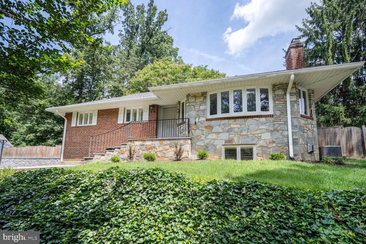 Property Photo:  3101 N Thomas Street  VA 22207 