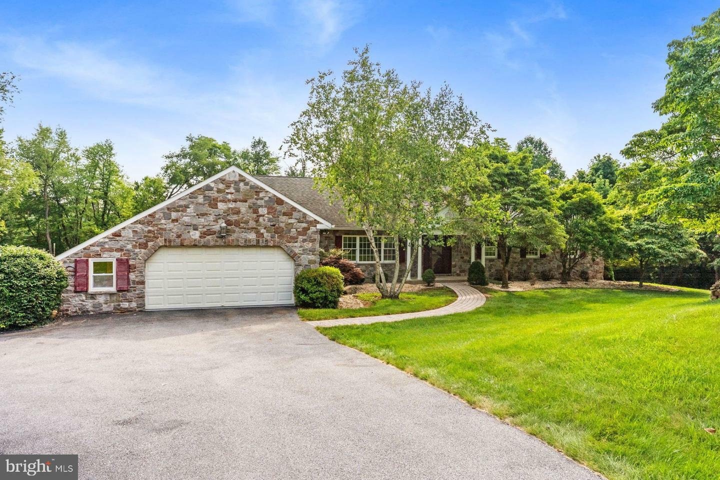 Property Photo: 1619 Clearview Drive PA 19425