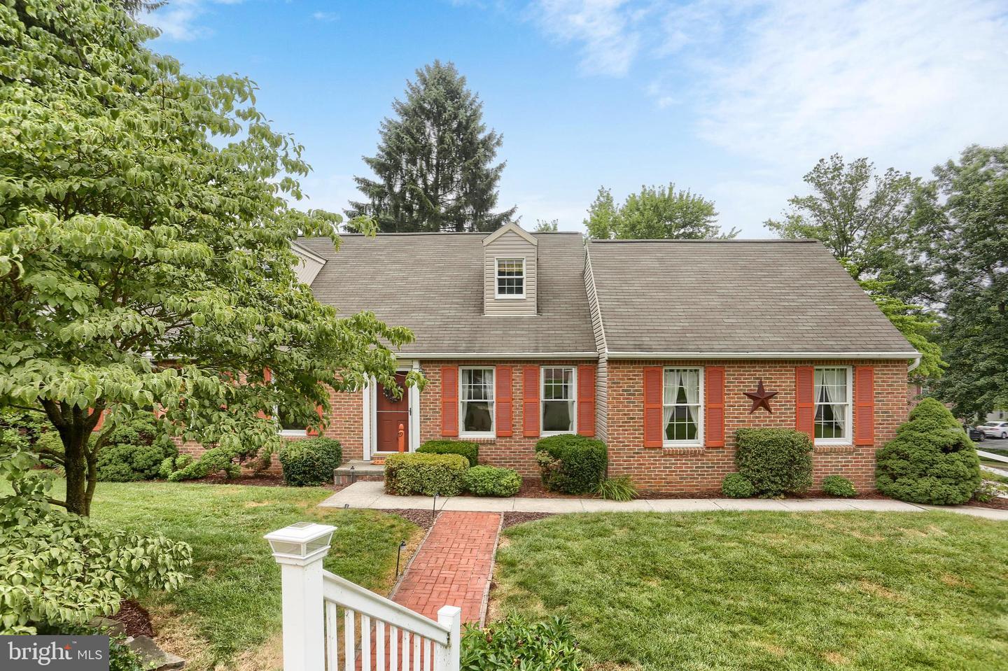 Property Photo:  19 Paddock Lane  PA 17011 