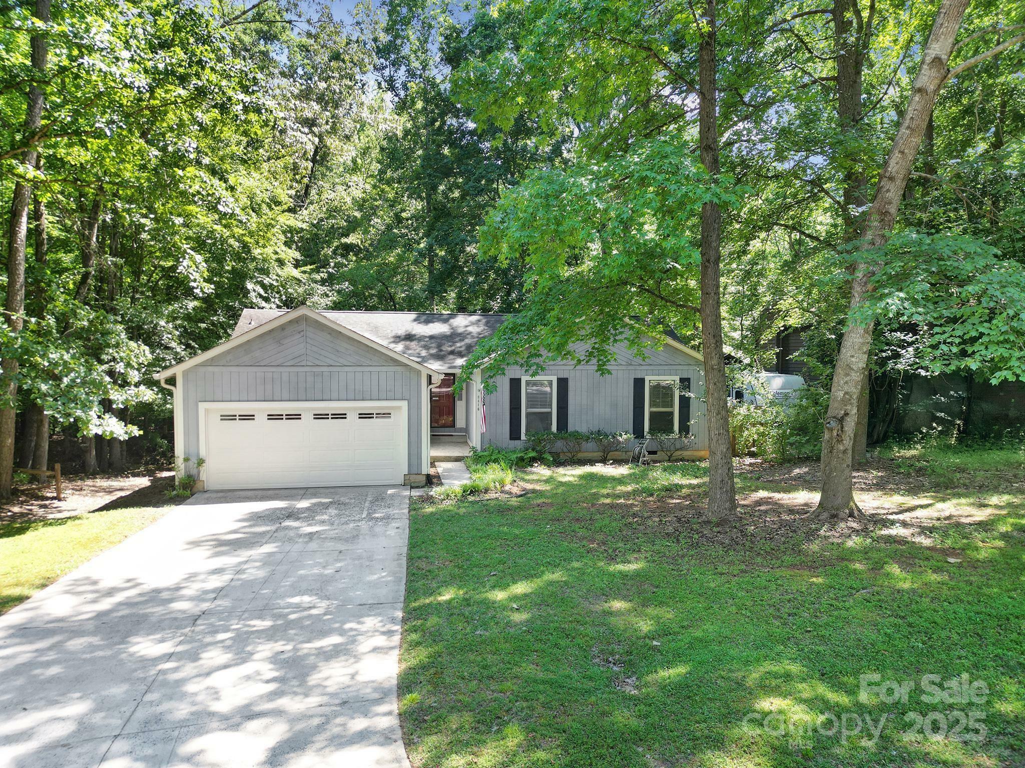 Property Photo: 8416 Rittenhouse Circle NC 28270