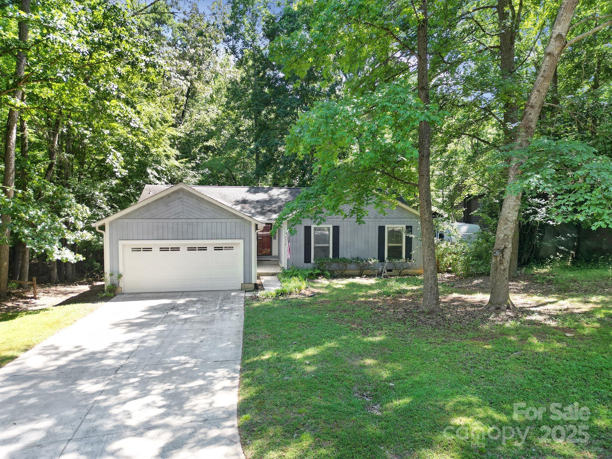 Property Photo: 8416 Rittenhouse Circle NC 28270