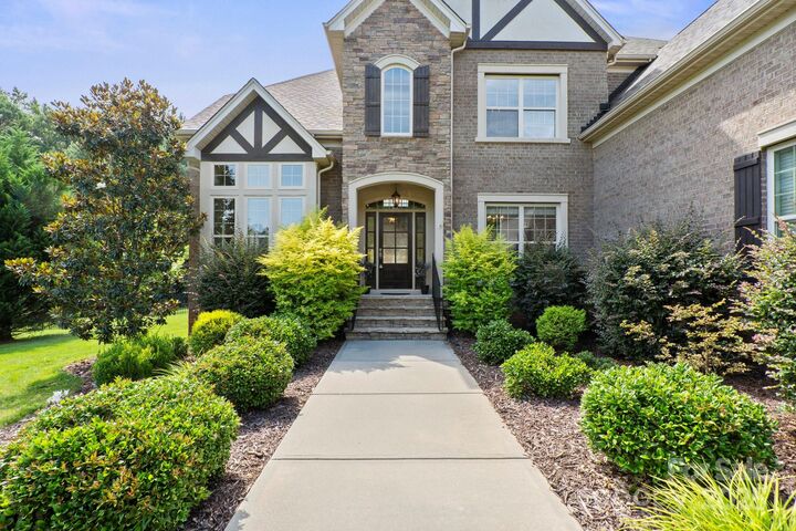 Property Photo: 805 Hidden Pond Lane NC 28173