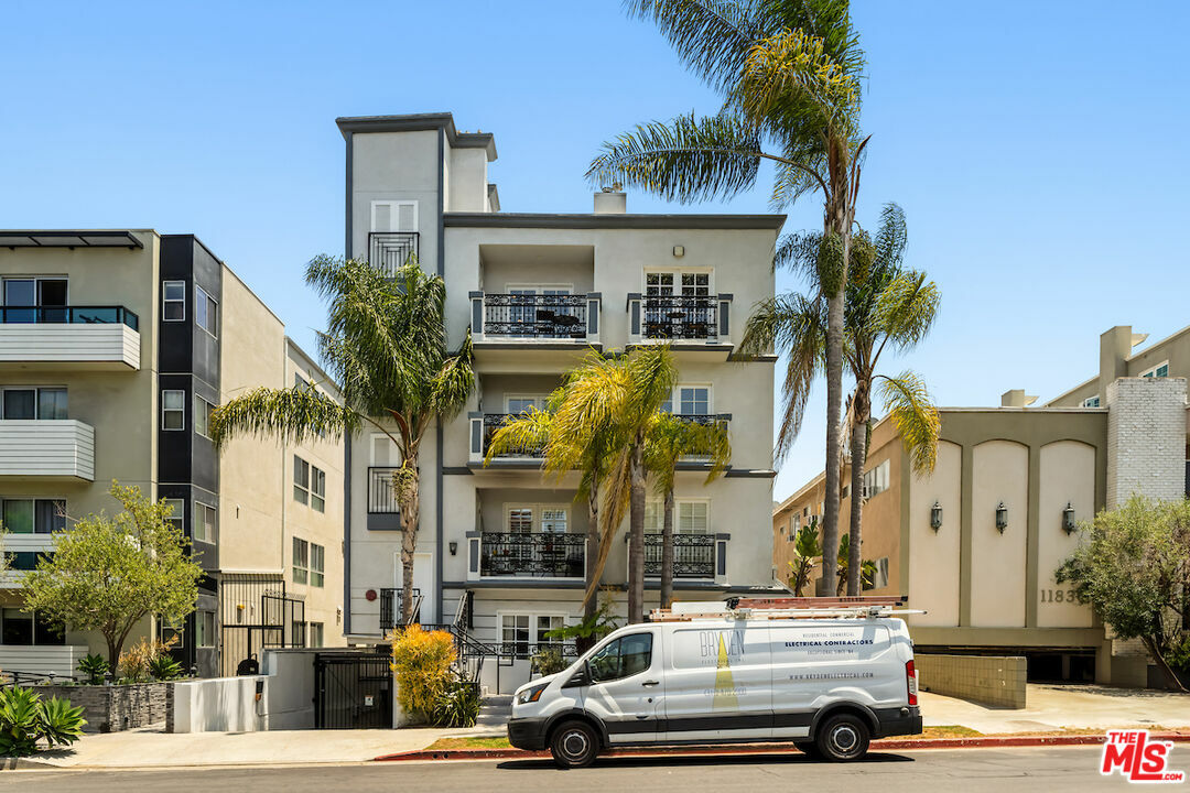Property Photo: 11826 Dorothy St CA 90049
