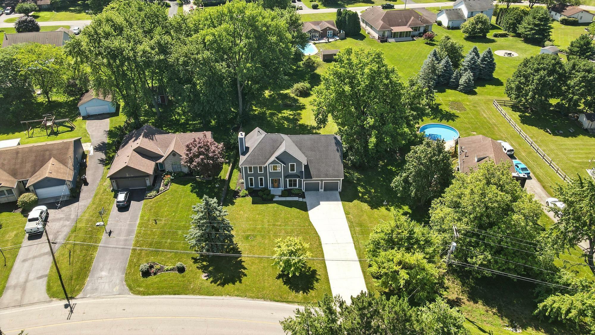Property Photo: 1435 E Choctaw Drive OH 43140
