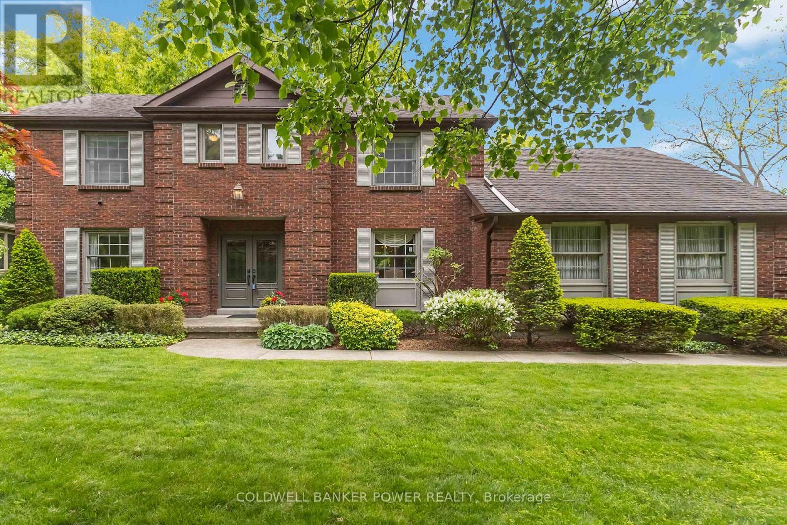 Property Photo: 41 Hampton Crescent ON N6H 2N7