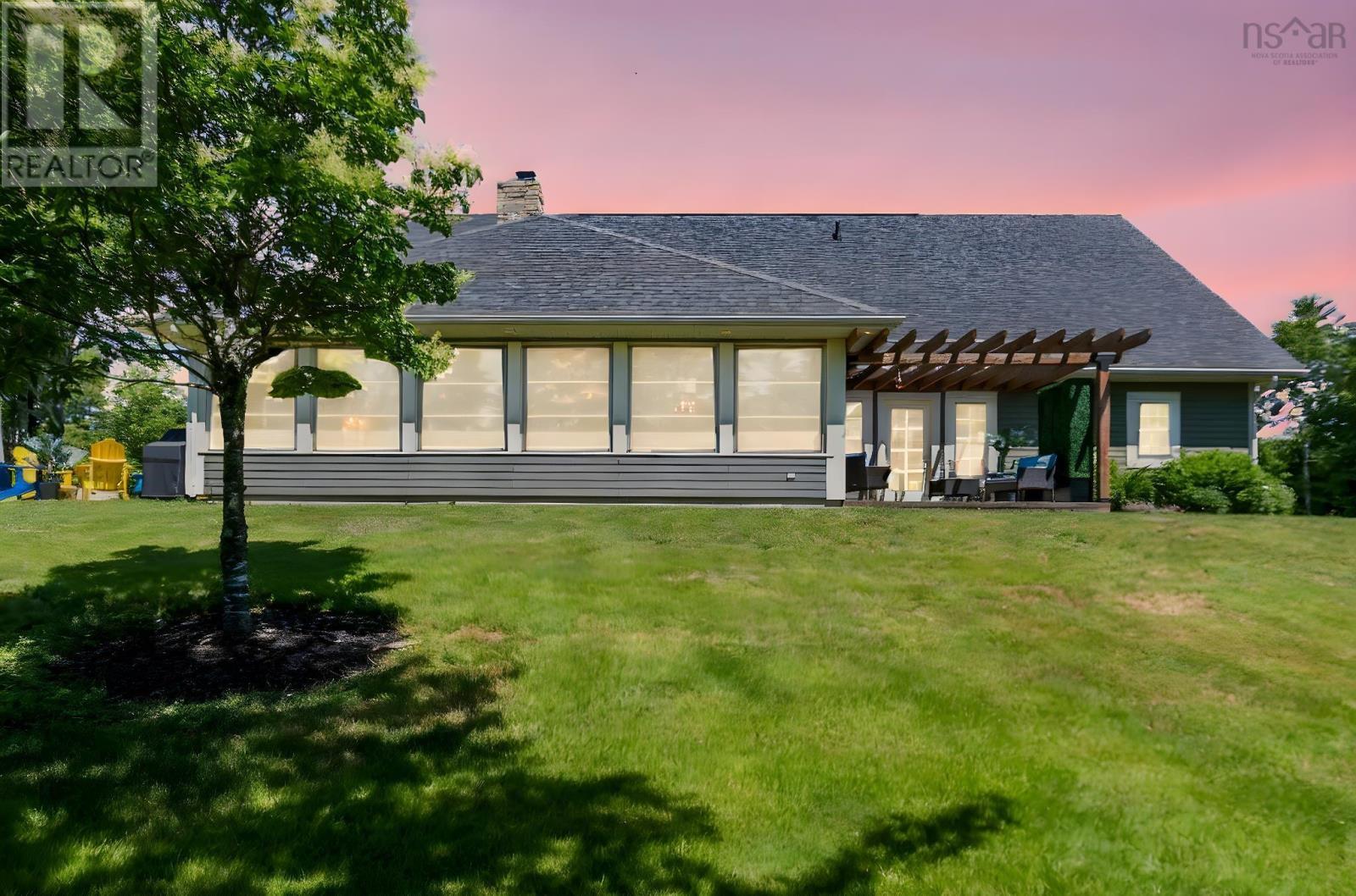 Property Photo: 15 Norwood Court NS B3E 1G3