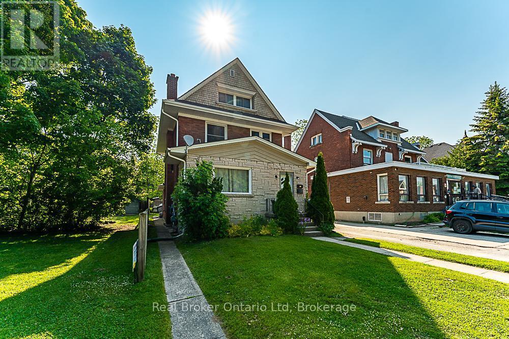 Property Photo:  679 2nd Avenue East  ON N4K 2G7 