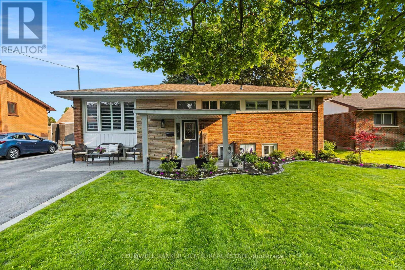 Photo de la propriété: 21 Parkway Crescent ON L1C 1B9