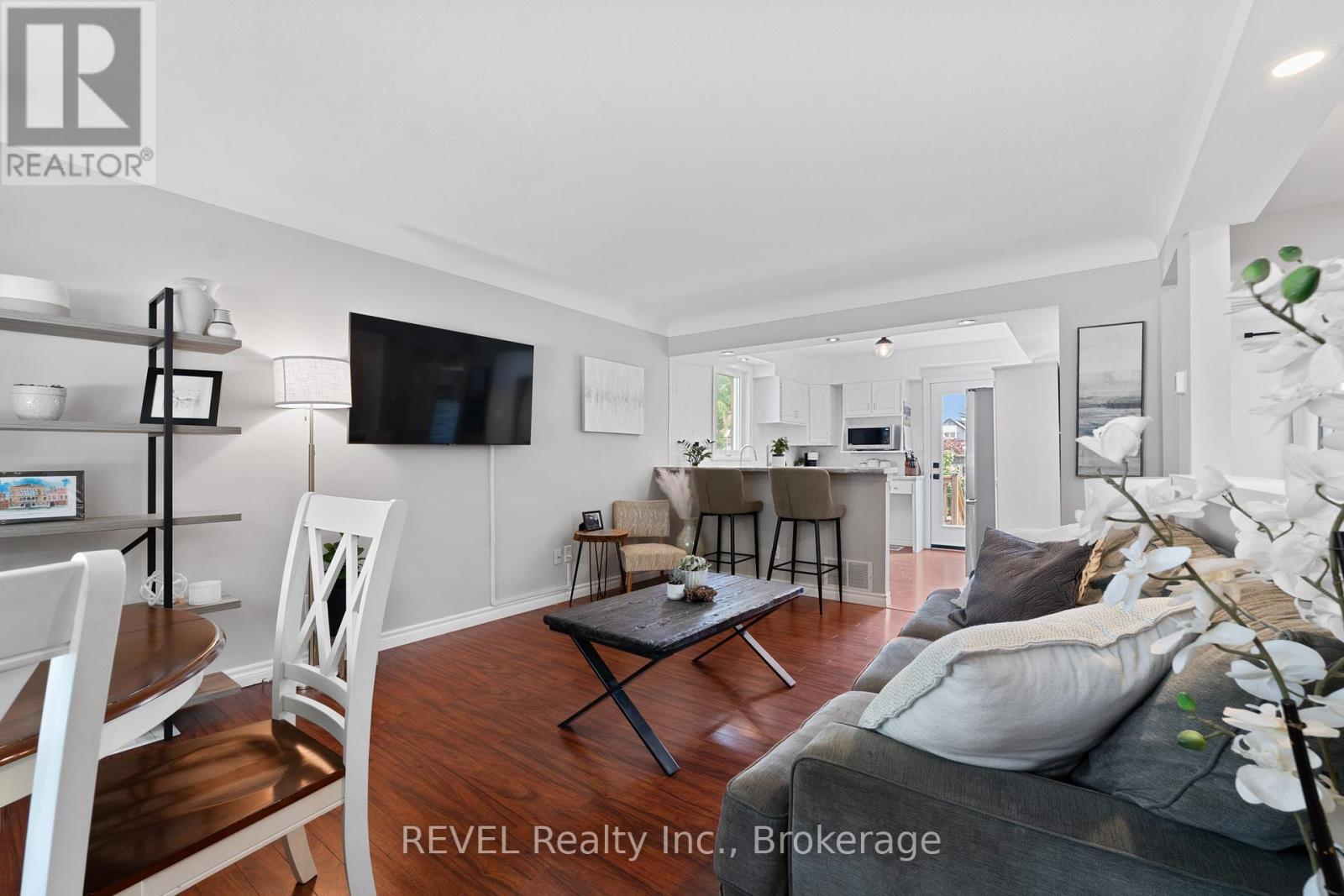 Property Photo: 191 Auburn Avenue ON L8K 3B4