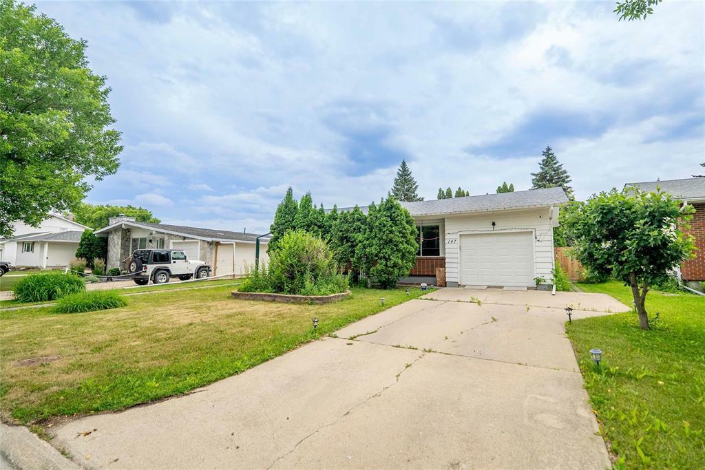 Property Photo: 147 Southmoor Road MB R2J 2P3