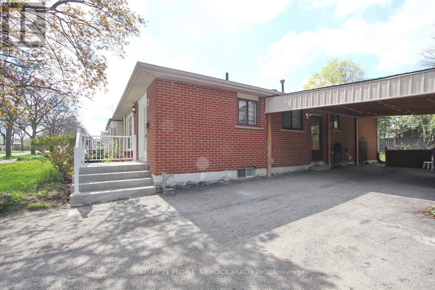 Property Photo:  6 Midhurst Drive  ON M9V 1Z7 