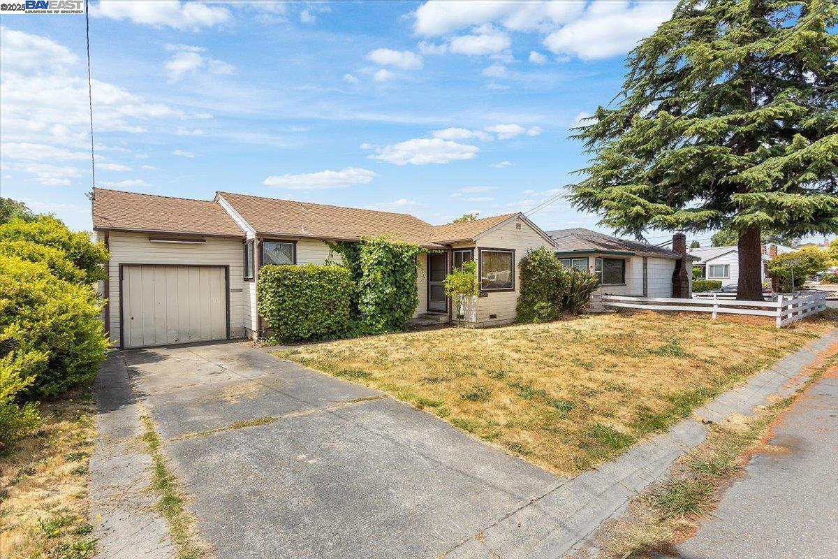 Property Photo: 4247 Gem Ave CA 94546