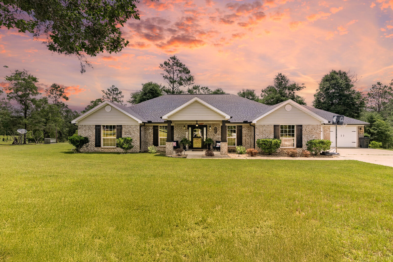 Property Photo:  6263 Old River Road  FL 32531 