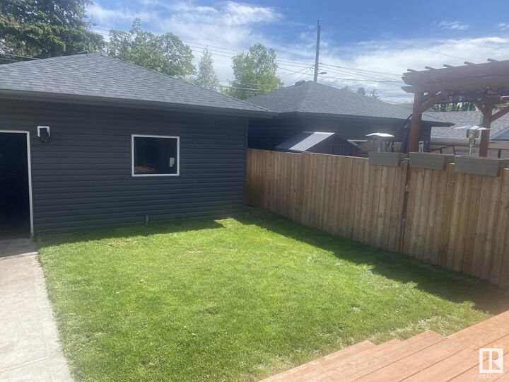 Property Photo:  11031 132 Street NW  AB T5M 1E4 