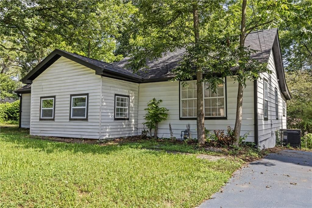 Property Photo:  1339 Lyle Avenue  GA 30344
