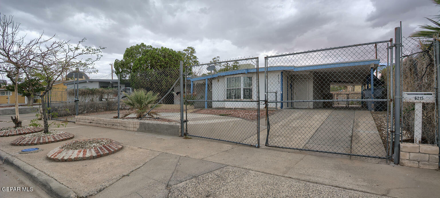 6215 Algonquin Road  El Paso TX 79905 photo