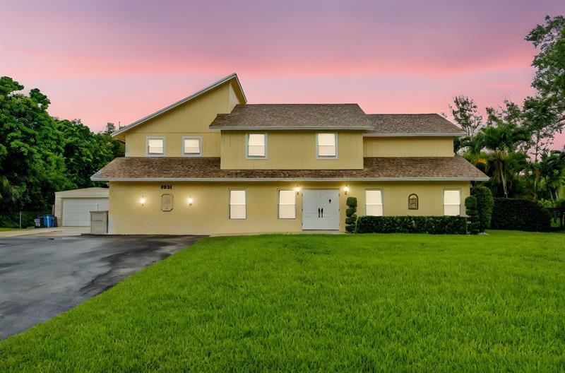 Property Photo: 5531 SW 196th Ln FL 33332