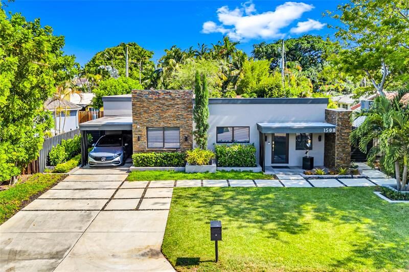 Property Photo:  1508 NE 18th Street  FL 33305 