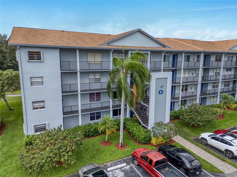 Property Photo: 800 SW 125th Way 202 FL 33027