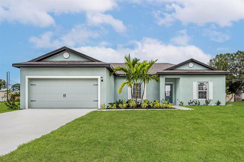 Property Photo: 534 SW Backert Ave FL 34953
