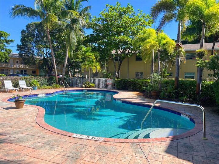 Property Photo: 2607 NE 8th Ave 22 FL 33334