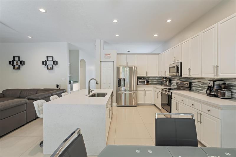 Property Photo: 19397 Stonebrook St FL 33332