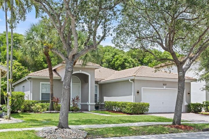 Property Photo:  19397 Stonebrook St  FL 33332 