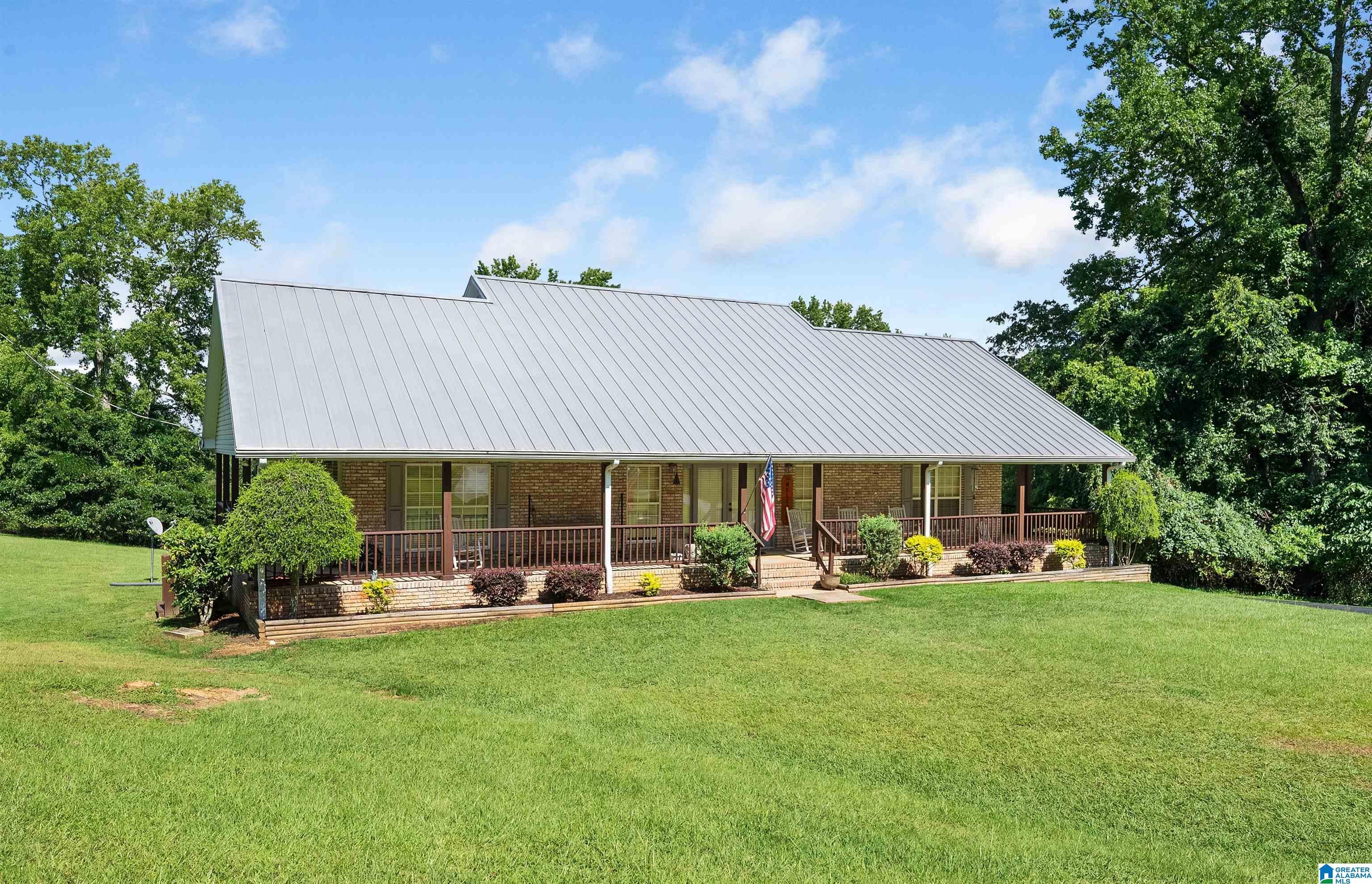 Property Photo:  1733 Mountain View Road  AL 35146 