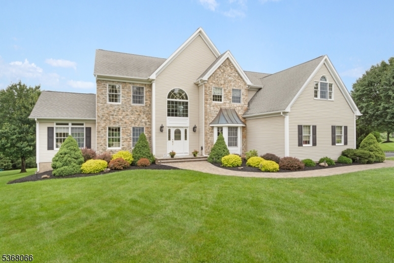 1 Country Oaks Rd  Clinton Twp. NJ 08833 photo