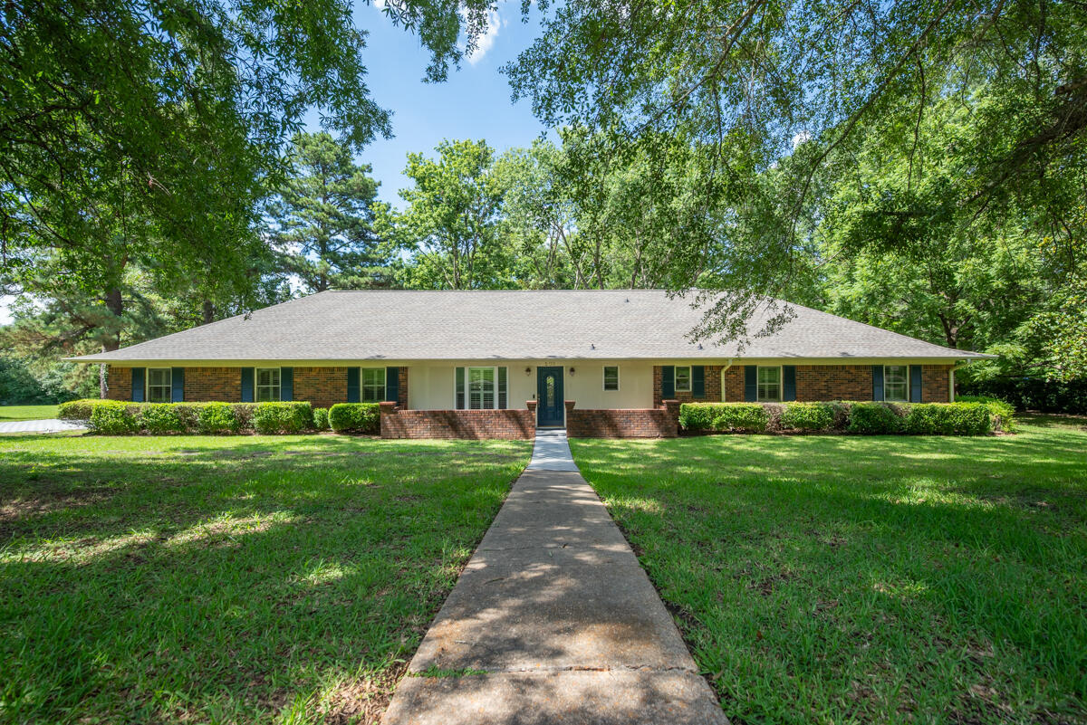 Property Photo:  503 Colonial Circle  MS 39759 