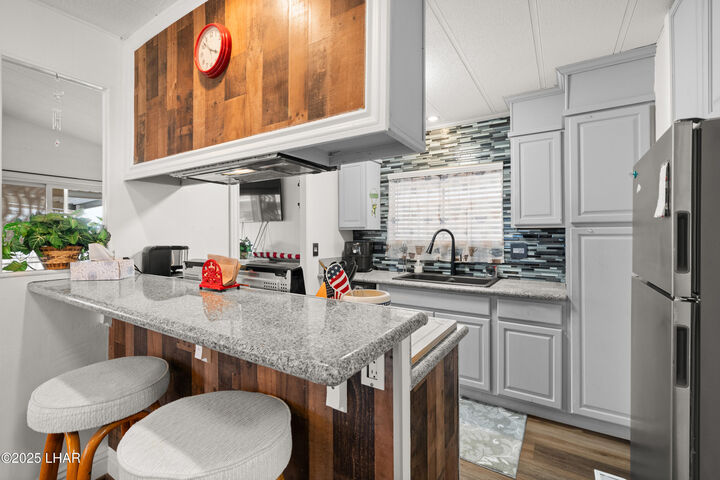 Property Photo: 601 Beachcomber 324 AZ 86403