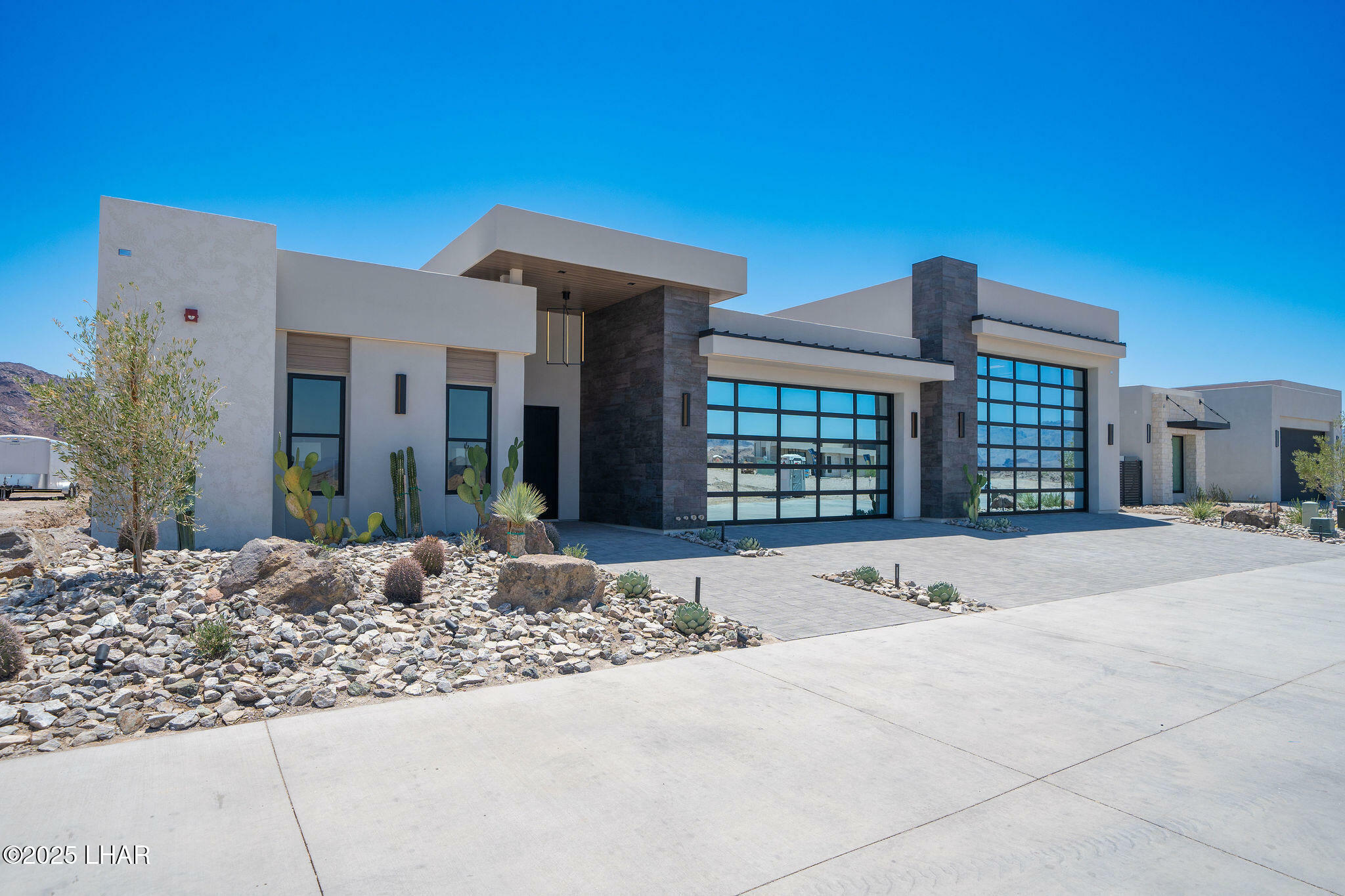 Property Photo: 2556 Flat Irons Ln AZ 86403