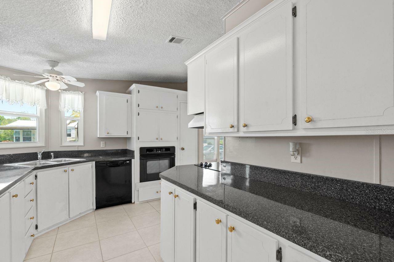 Property Photo: 749 Riverview Circle FL 34287