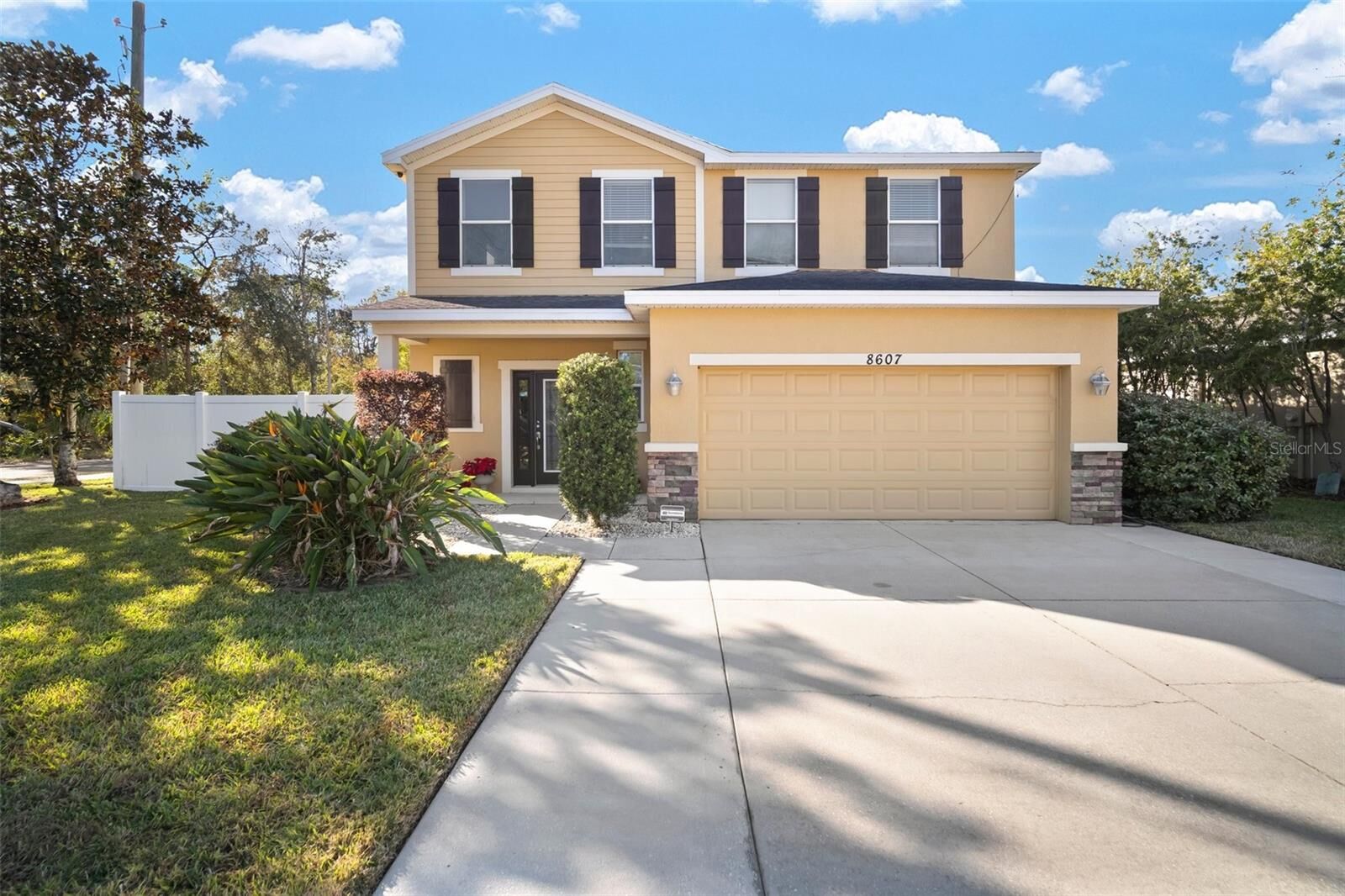 Property Photo: 8607 Tidal Breeze Drive FL 33569