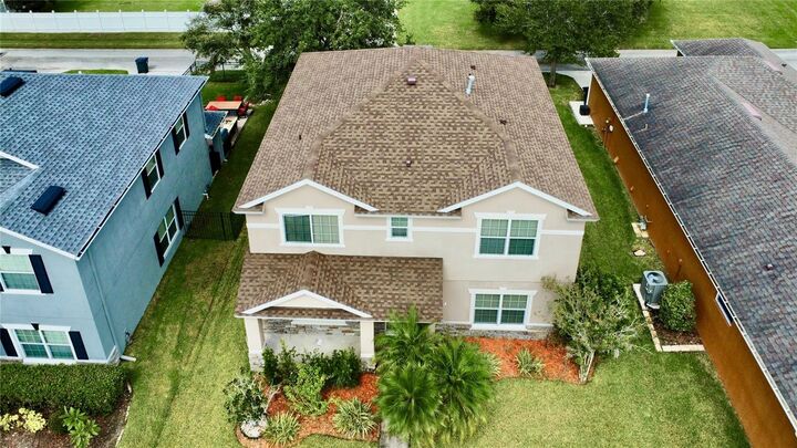 Property Photo: 1030 Bending Oak Trail FL 34787
