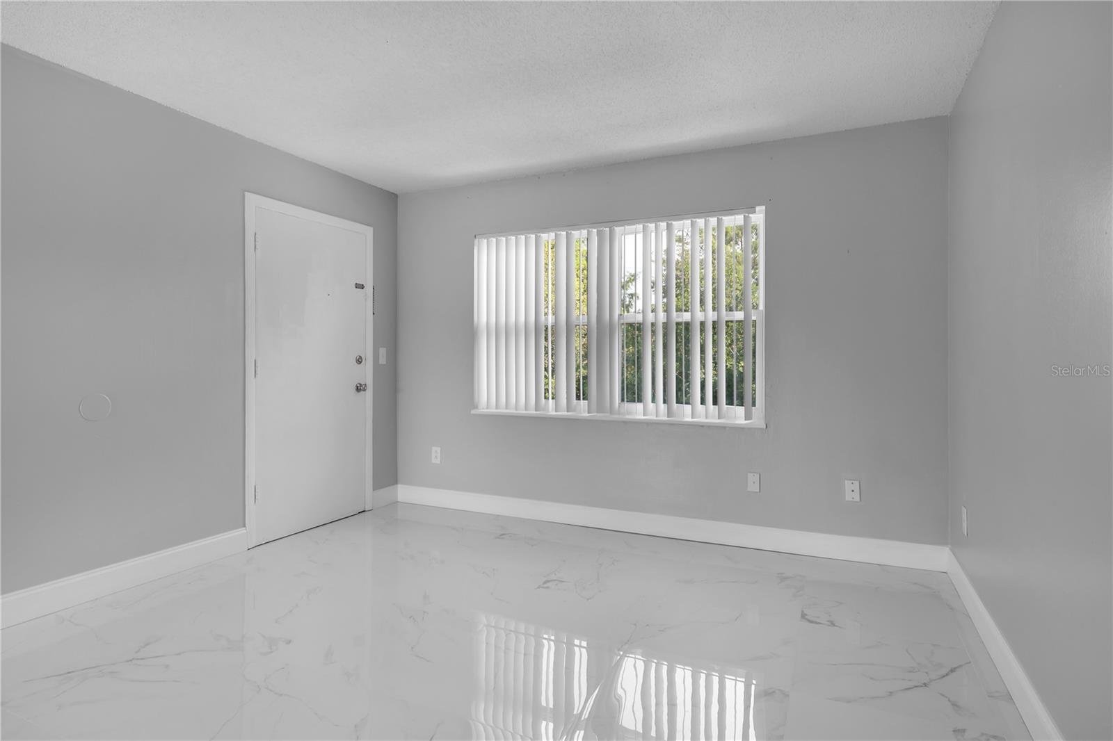 Property Photo: 5325 Curry Ford Road D203 FL 32812