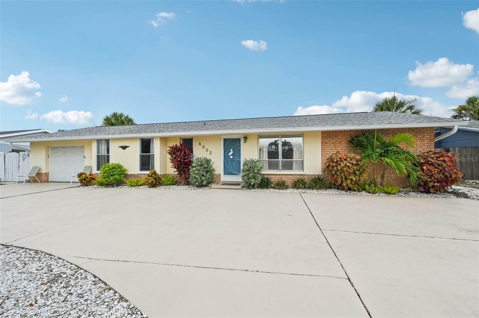 Property Photo: 6002 34th Avenue W FL 34209
