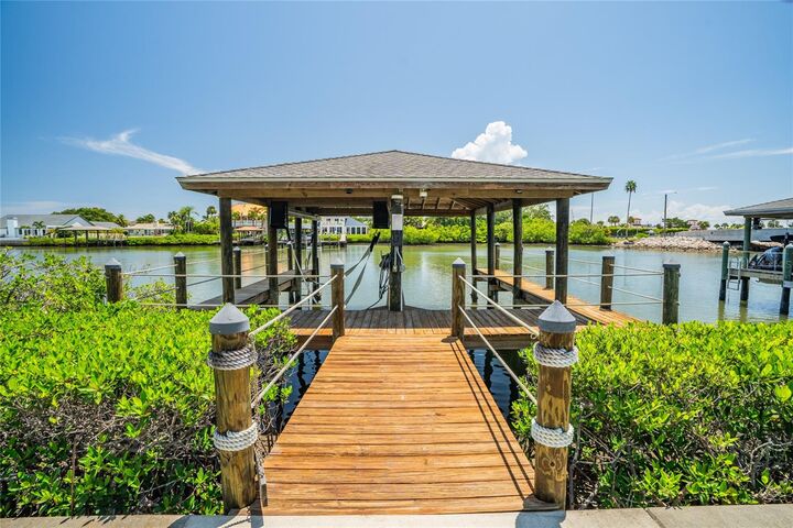 Property Photo: 1212 S Riverside Drive FL 32168