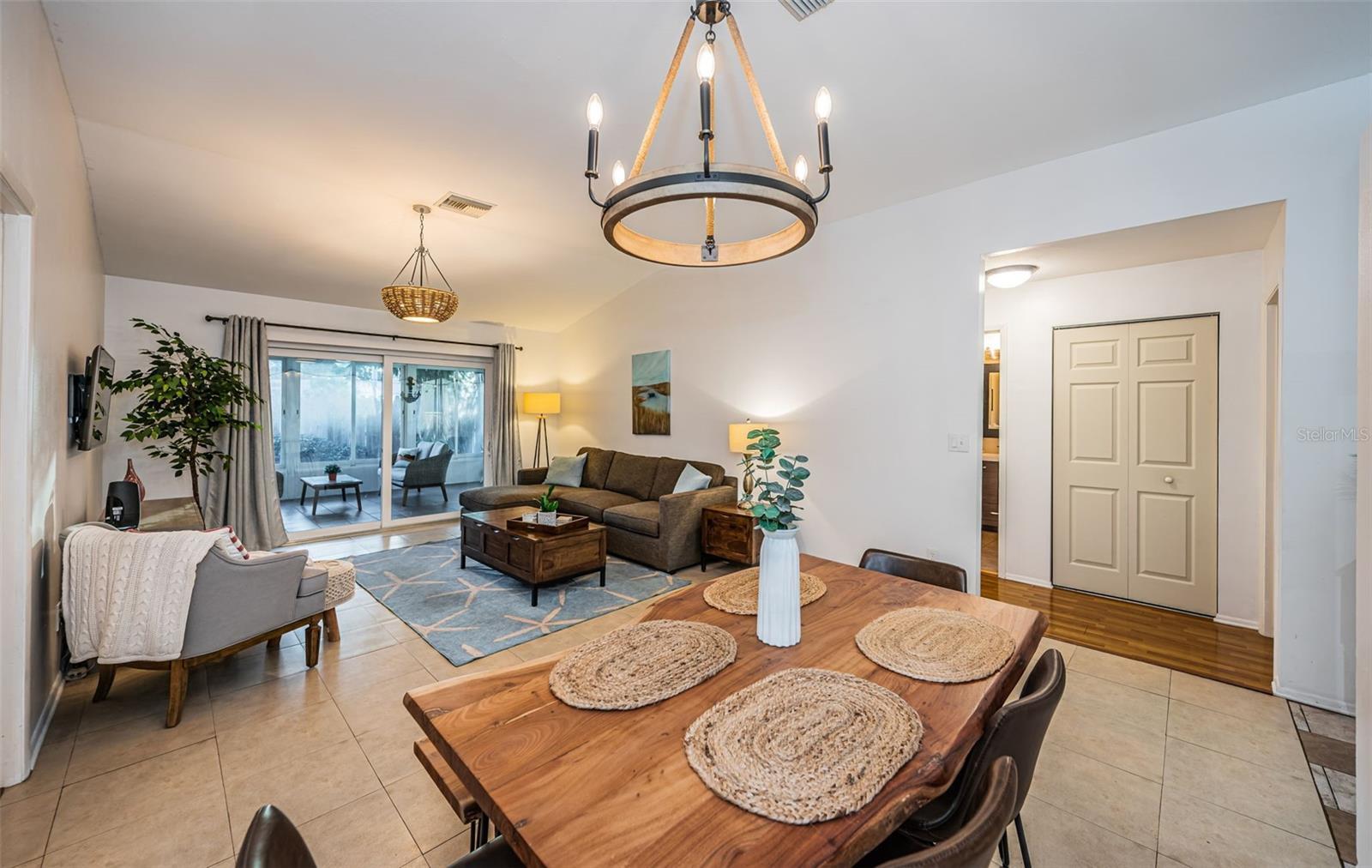 Property Photo: 878 Franklin Cir FL 34683