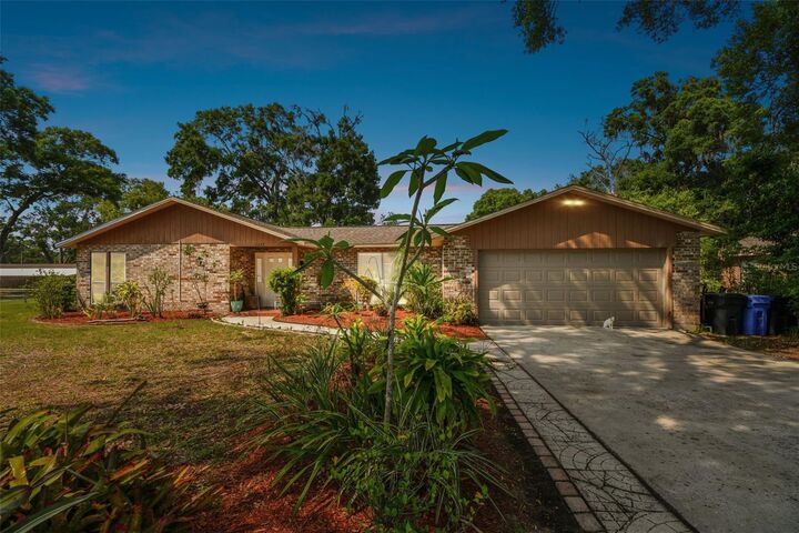 2222 Arch McDonald Drive  Dover FL 33527 photo