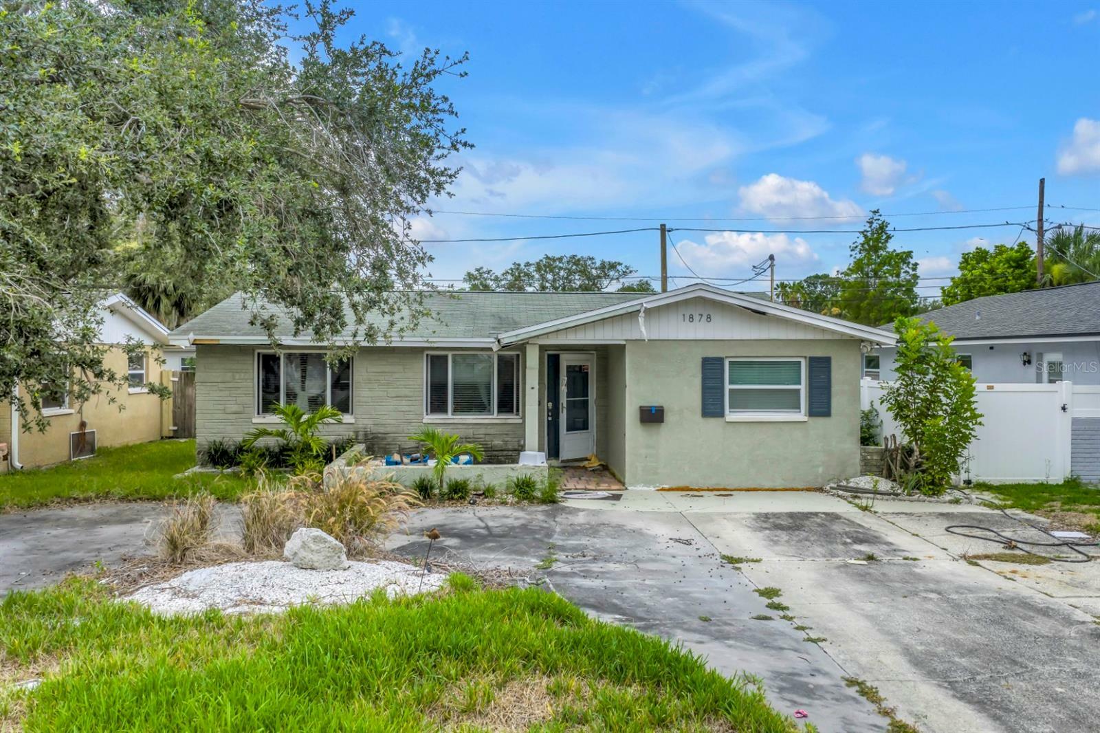 Property Photo: 1878 New Hampshire Avenue NE FL 33703