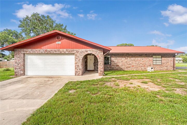 Property Photo:  2047 Cr 446  FL 33538 