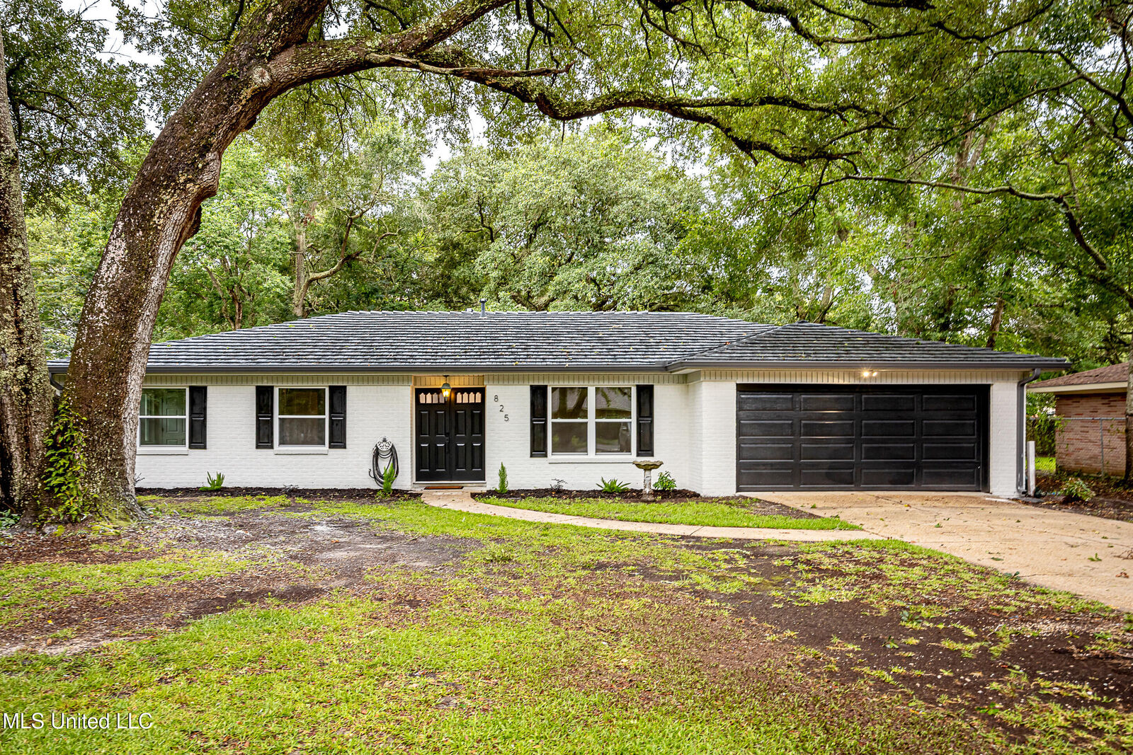 Property Photo: 825 Graveline Road MS 39553